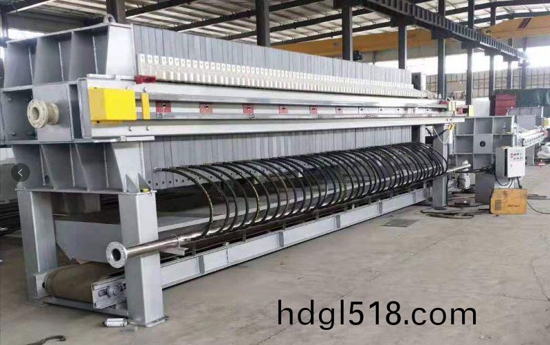 壓濾(lv)機的(de)工(gong)作(zuo)原(yuan)理(li)