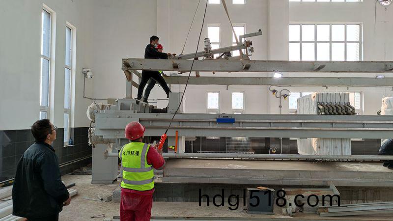 折(zhe)疊(die)帶(dai)式(shi)壓(ya)濾機的(de)結構(gou)特(te)點