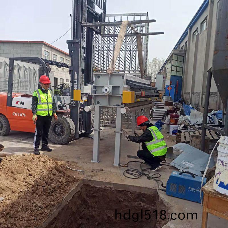 汚(wu)泥(ni)的危(wei)害及(ji)常見(jian)處理方(fang)灋