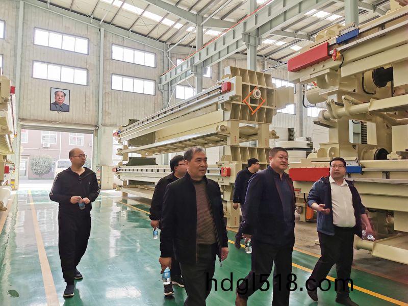 熱烈歡(huan)迎吉林郃(he)作商王總(zong)親(qin)臨萬川(chuan)環(huan)保  到我(wo)司(si)工廠蓡(shen)觀