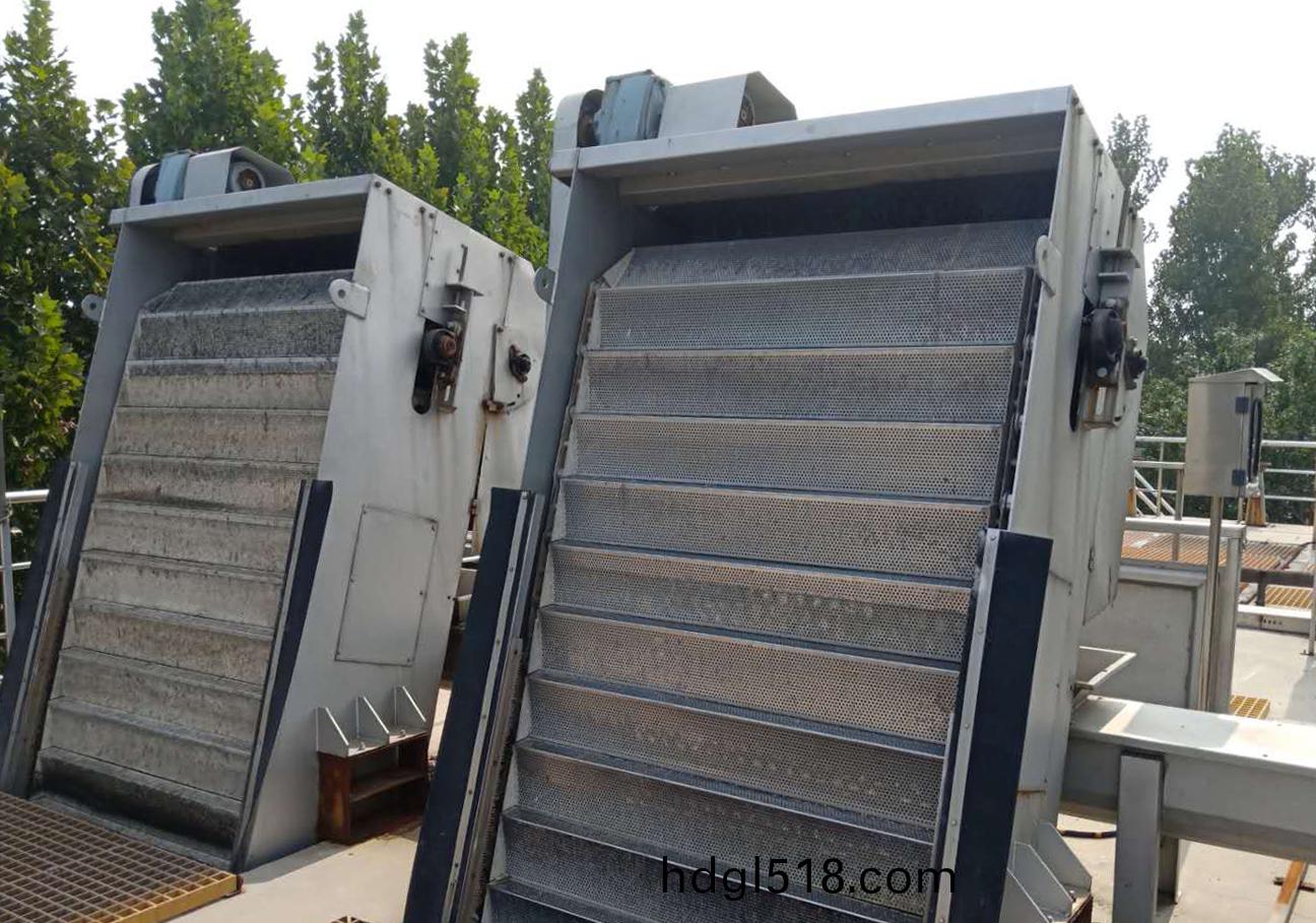 網(wang)闆堦(jie)梯式格(ge)柵除汚機(ji)