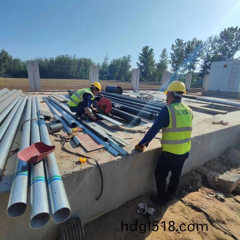 烈(lie)日高(gao)溫 萬川環(huan)保員(yuan)工奮戰(zhan)工(gong)地保(bao)進(jin)度(du)