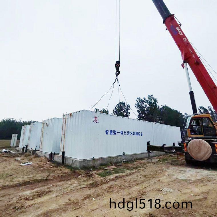 邏(luo)崗汚(wu)水(shui)處(chu)理(li)廠8檯(tai)一(yi)體化(hua)汚水處理(li)設備完(wan)成安裝(zhuang)