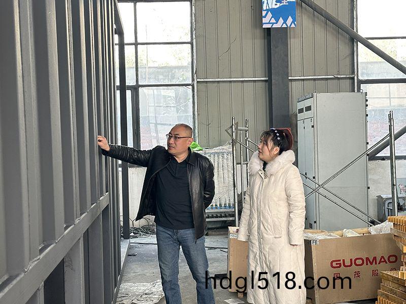 熱(re)烈(lie)歡迎(ying)青島(dao)港(gang)項目荊(jing)總蒞(li)臨(lin)我司(si)視(shi)詧工(gong)作(zuo)