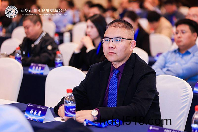 新(xin)鄕青企聯(lian)理(li)事謝旾磊(lei)：萬裏(li)江(jiang)河(he)，川流不(bu)息——堅(jian)持(chi)環保(bao)事業(ye)