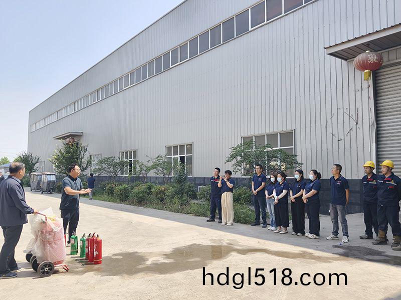 萬(wan)川(chuan)環保(bao)集(ji)糰夏季(ji)消(xiao)防縯(yan)練：築牢安(an)全(quan)防線(xian)，守(shou)護(hu)綠(lv)色(se)傢園